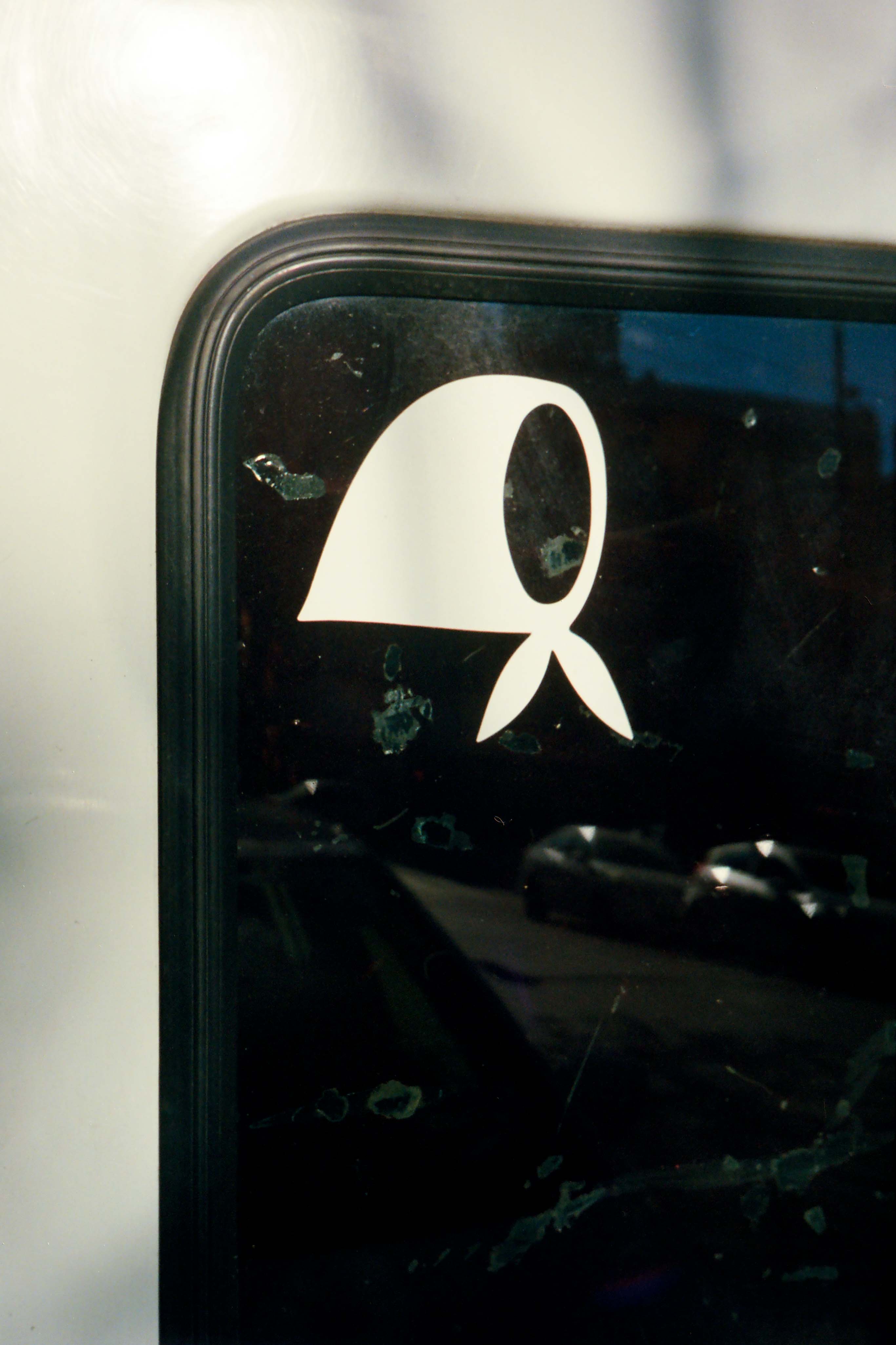 Sticker de pañuelo de abuelas de plaza de mayo sobre auto