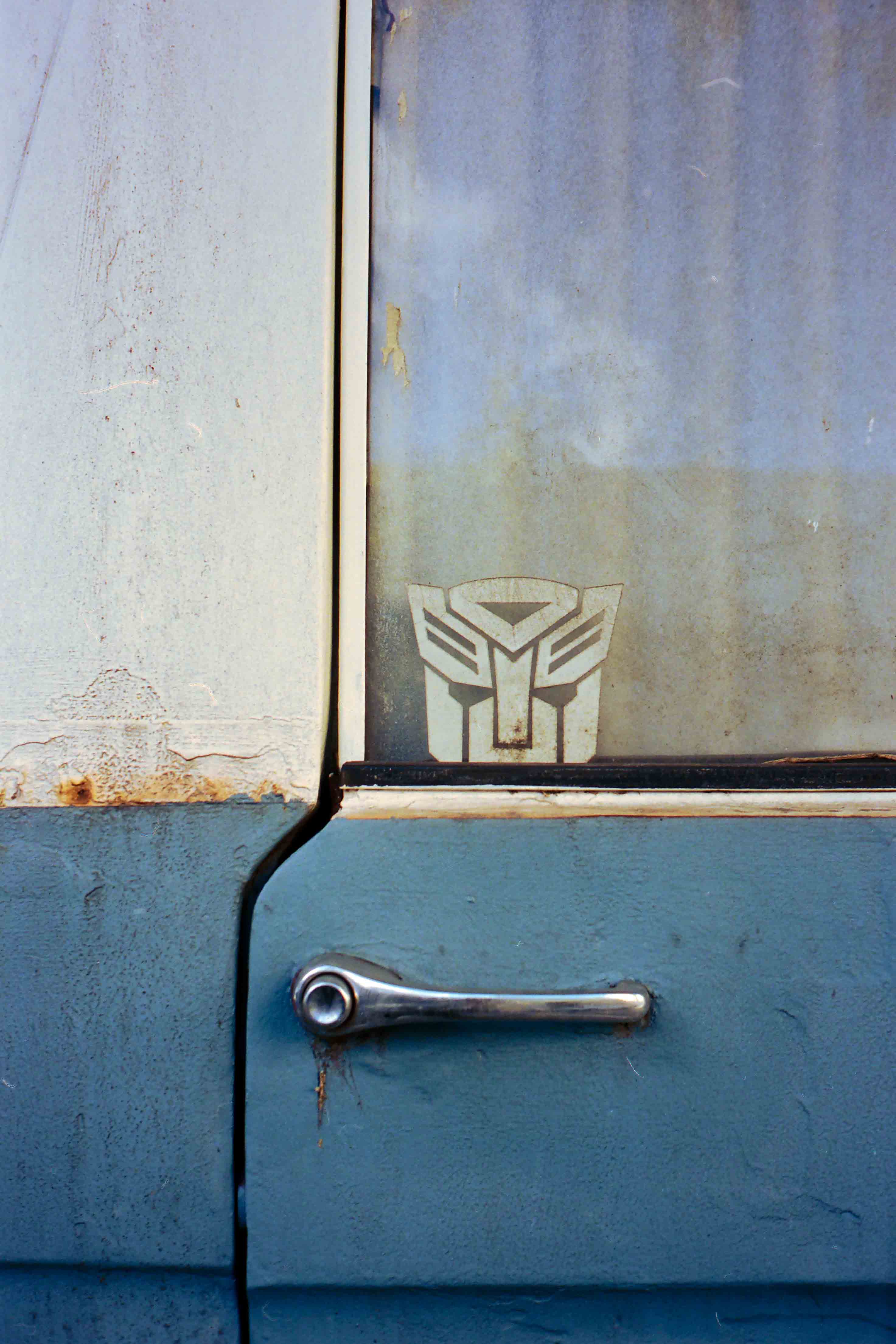 Sticker de transformer sobre auto